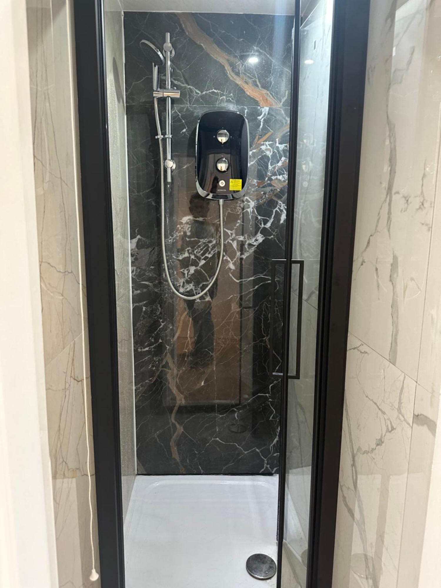 First Floor One Bed Apartment In Central West Londra Dış mekan fotoğraf